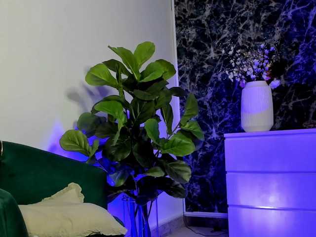 EvieBloomX live cam on BongaCams