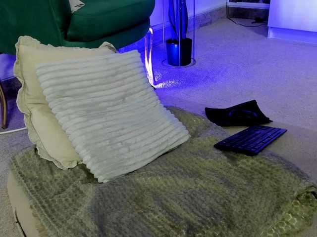 EvieBloomX live cam on BongaCams