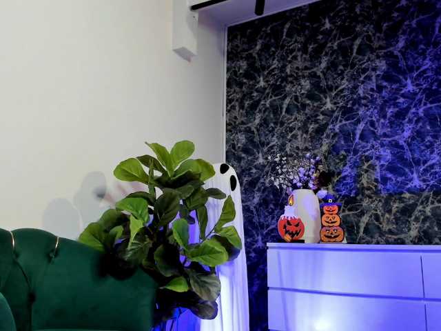 EvieBloomX live cam on BongaCams