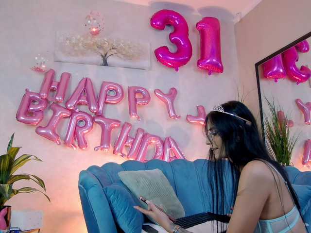 EvieBloomX live cam on BongaCams
