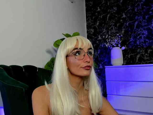 Modella: EvieBloomX