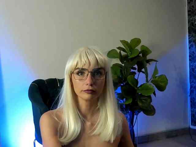 Modella: EvieBloomX