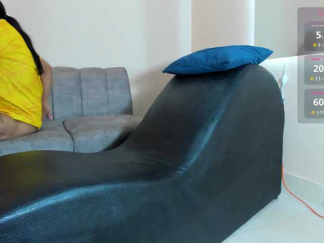nickybigboobs live cam on BongaCams