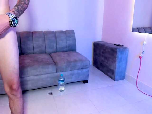 nickybigboobs live cam on BongaCams