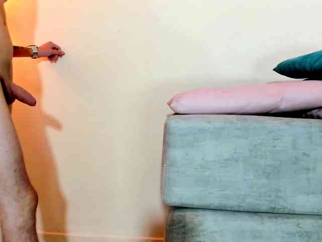 nickybigboobs's live room