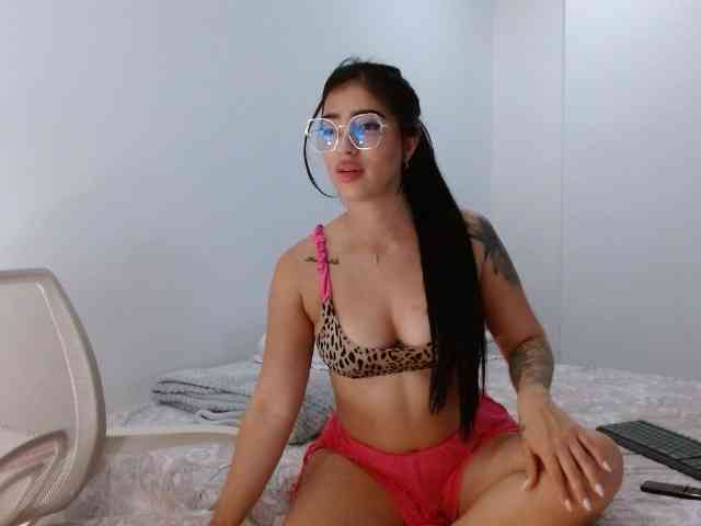 IvonnyRey7 webcam