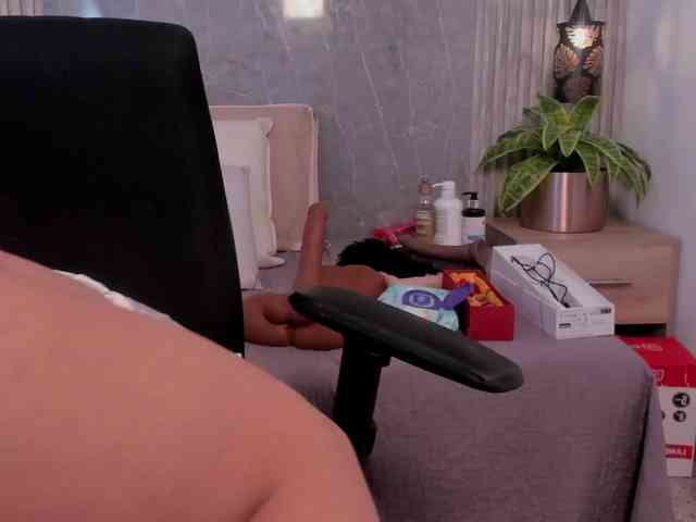 Eva-milfxxx webcam