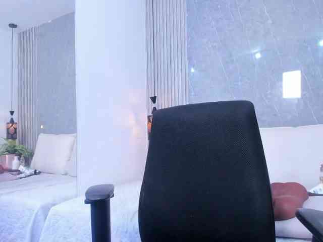Eva-milfxxx webcam