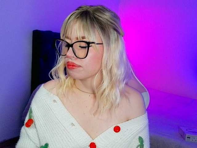 CyberMich live cam on BongaCams