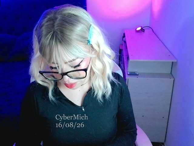 CyberMich live cam on BongaCams