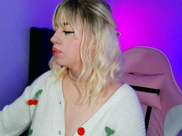 CyberMich live cam on BongaCams