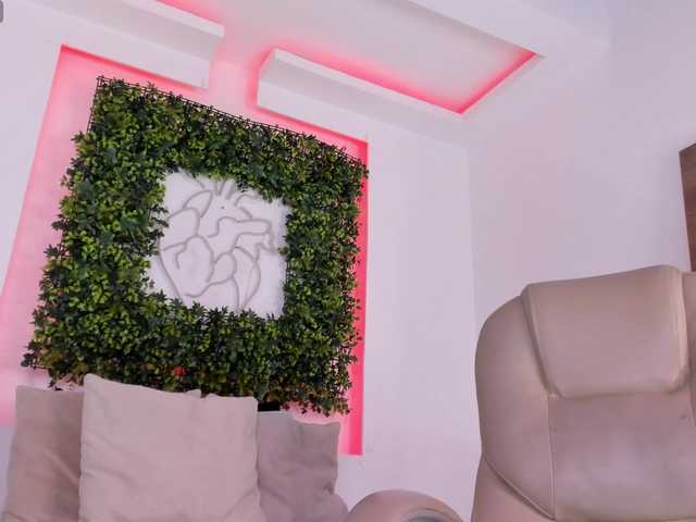 violetaRocher live cam on BongaCams