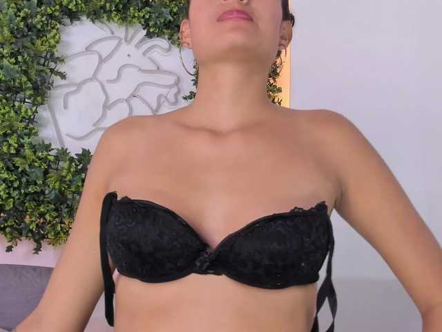 violetaRocher live cam on BongaCams