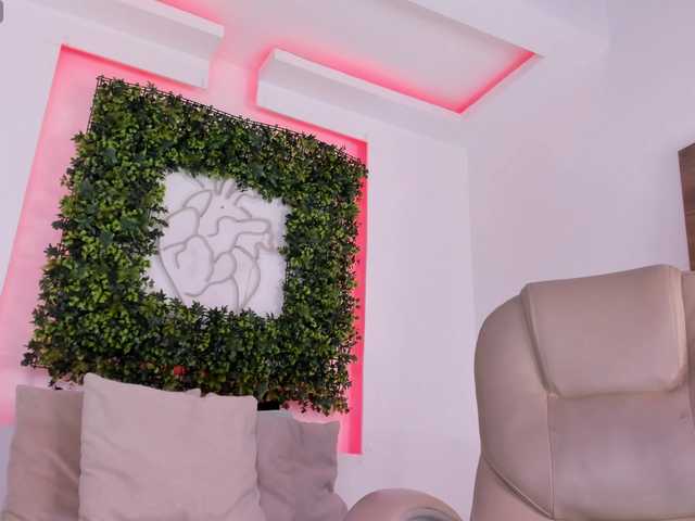 violetaRocher live cam on BongaCams