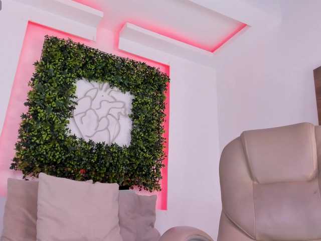 violetaRocher live cam on BongaCams