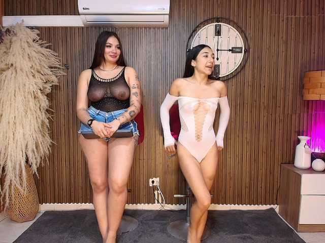 LaraAndDanna live cam on BongaCams