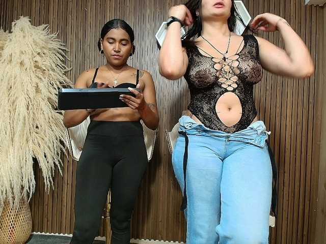 LaraAndDanna live cam on BongaCams