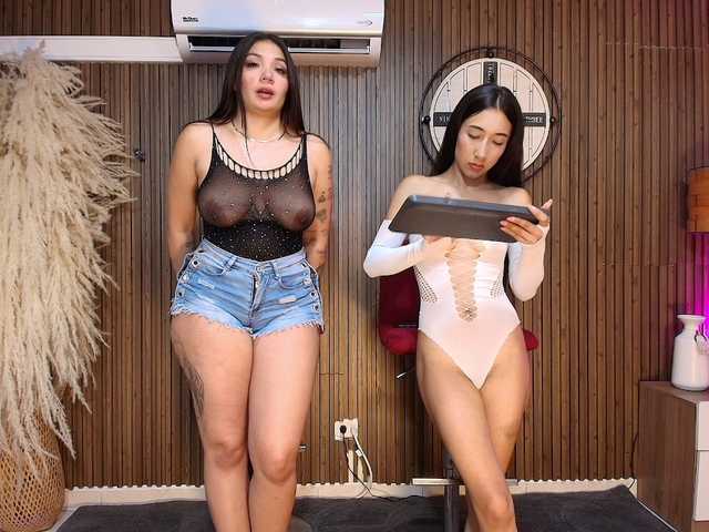 LaraAndDanna live cam on BongaCams