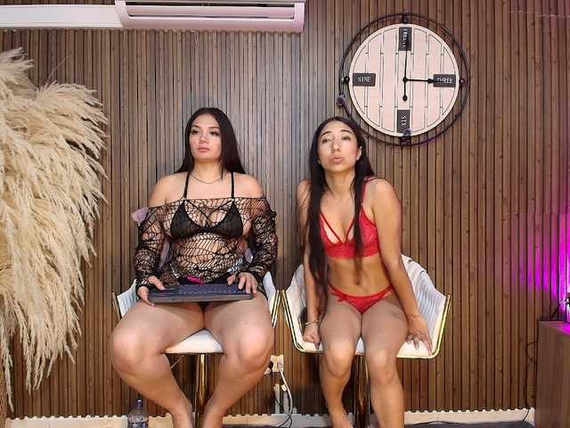 LaraAndDanna live cam on BongaCams