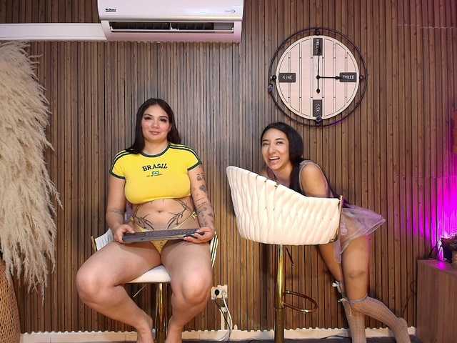 LaraAndDanna live cam on BongaCams