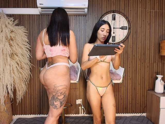 LaraAndDanna live cam on BongaCams