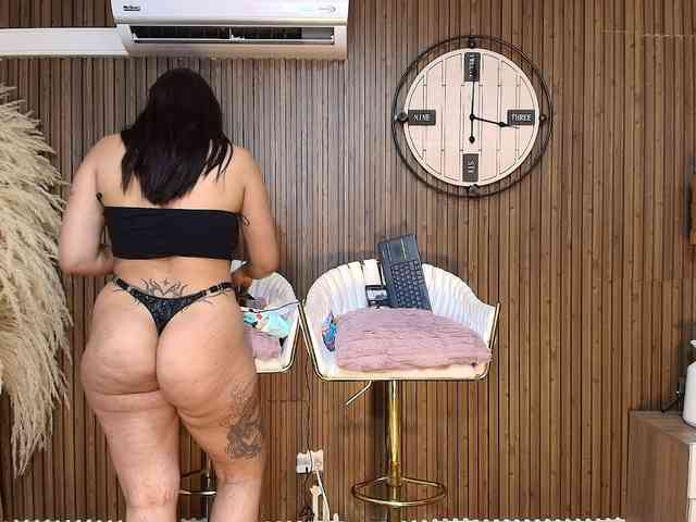 LaraAndDanna webcam