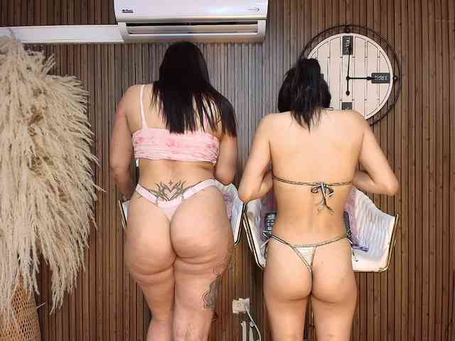 LaraAndDanna webcam