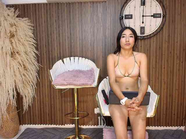 LaraAndDanna webcam