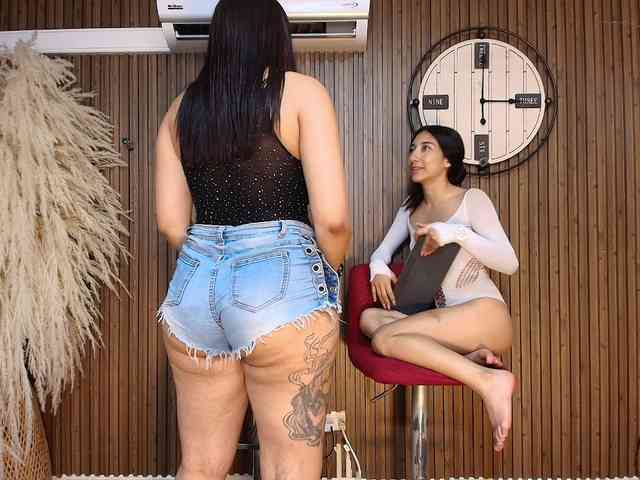 LaraAndDanna webcam