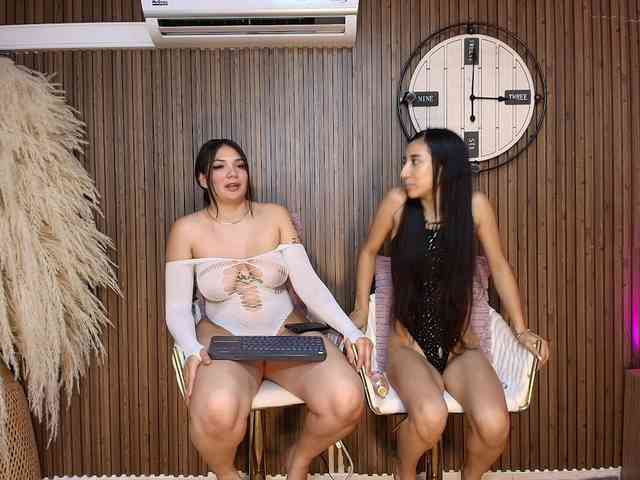 LaraAndDanna webcam