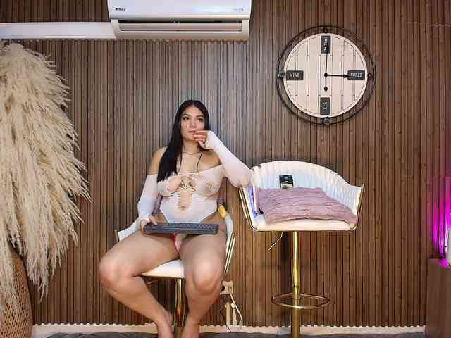 Laraanddanna's cam show statistics and live stream