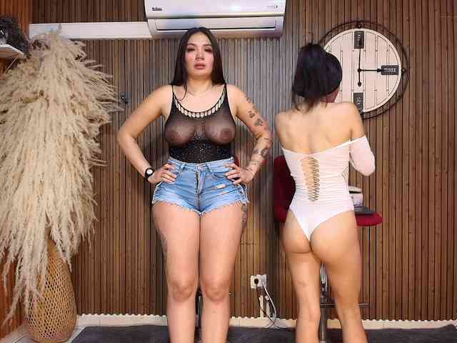 LaraAndDanna webcam