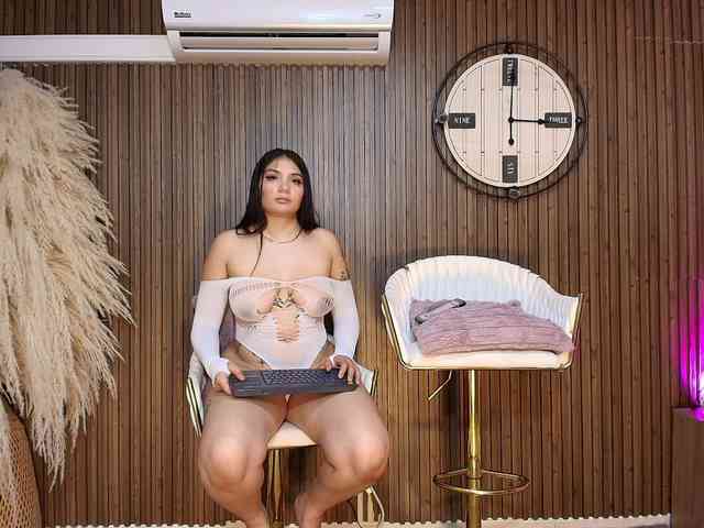LaraAndDanna webcam