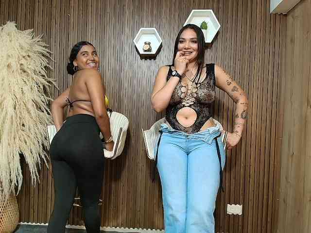 LaraAndDanna webcam