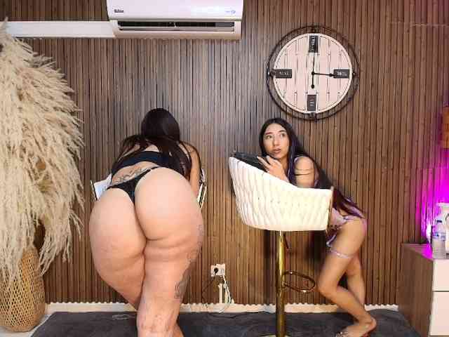 LaraAndDanna webcam
