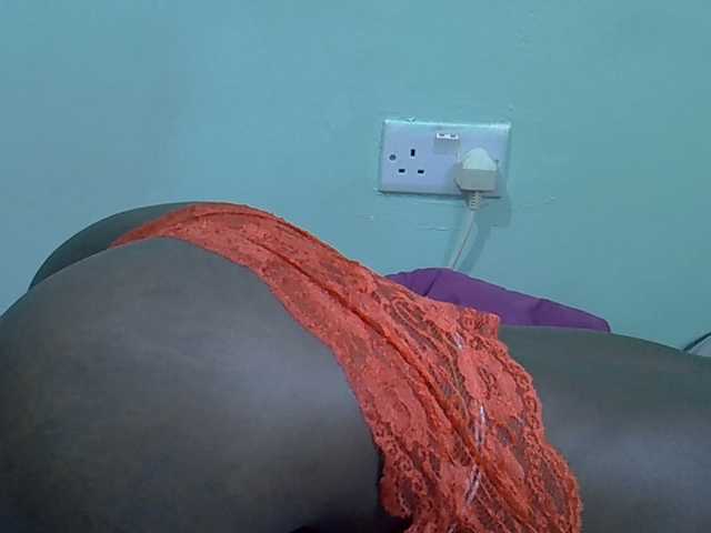 Slim-sheddy live cam on BongaCams