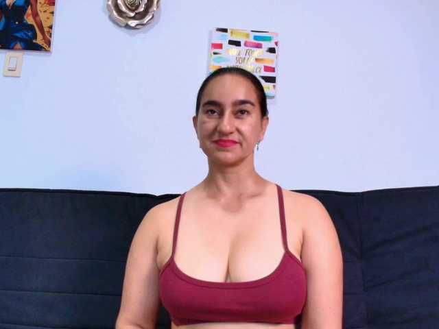Maya369 live webcam show