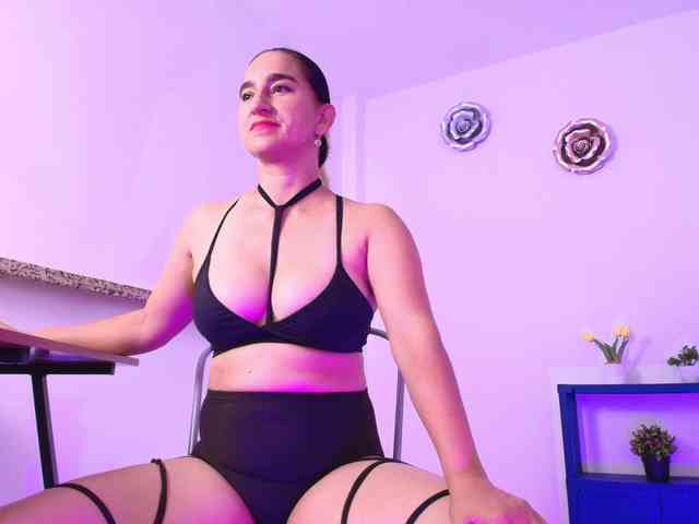 Maya369's cam show statistics and live stream
