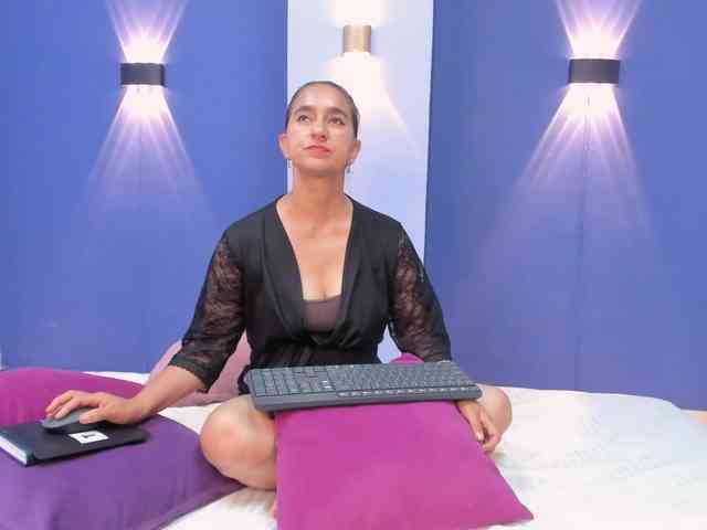 Maya369 webcam
