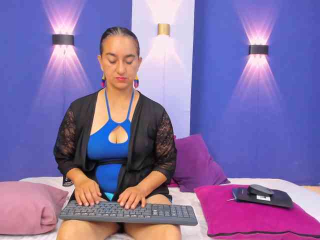 Maya369 webcam