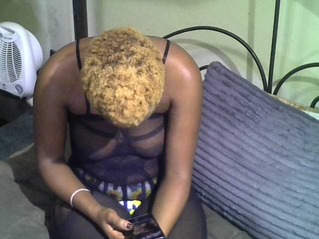 KissMeLuna live cam on BongaCams