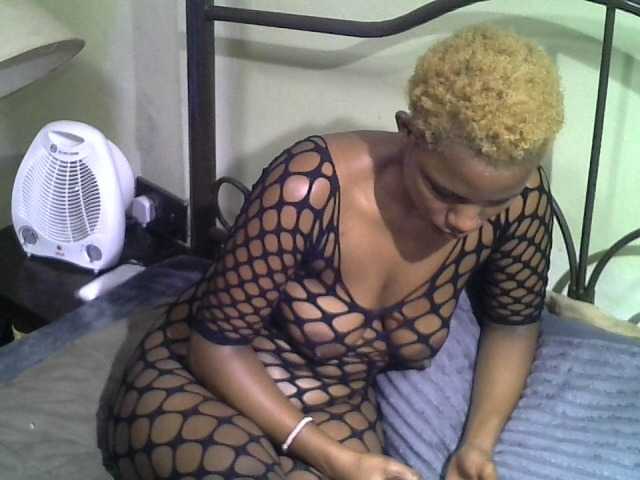 KissMeLuna live cam on BongaCams