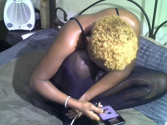 KissMeLuna live cam on BongaCams