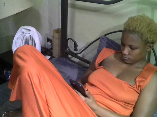 KissMeLuna live cam on BongaCams