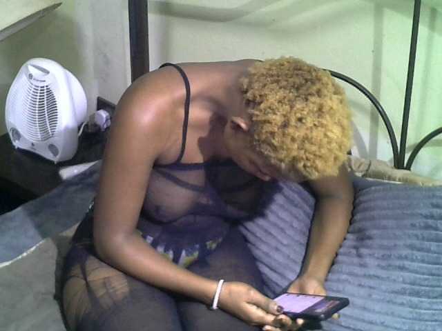 KissMeLuna live cam on BongaCams