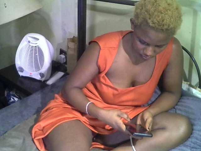 KissMeLuna live cam on BongaCams