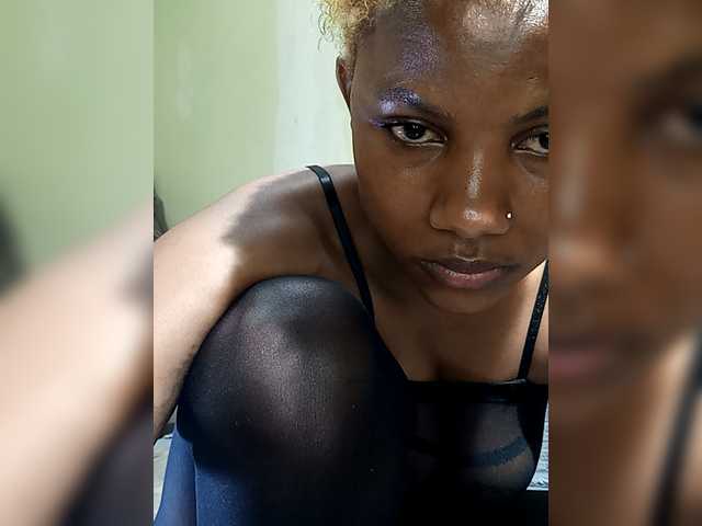 KissMeLuna live cam on BongaCams