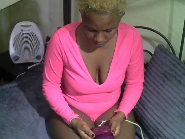 KissMeLuna live cam on BongaCams