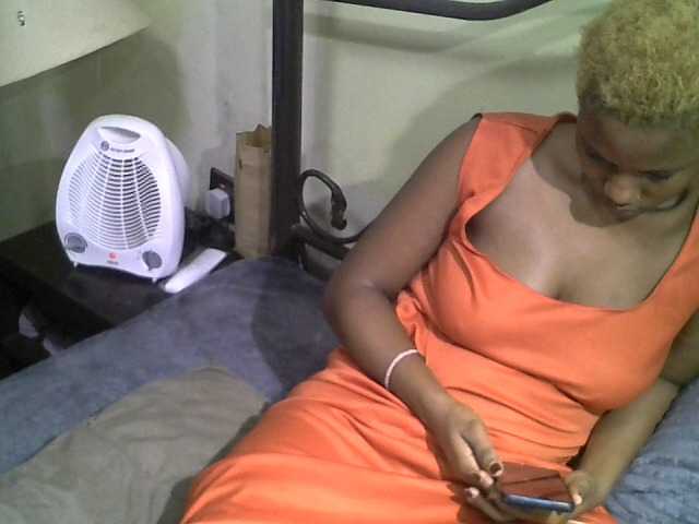 KissMeLuna live cam on BongaCams