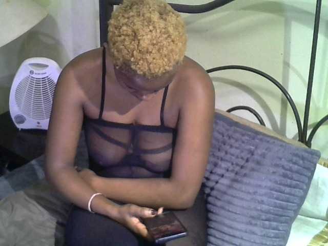 KissMeLuna live cam on BongaCams